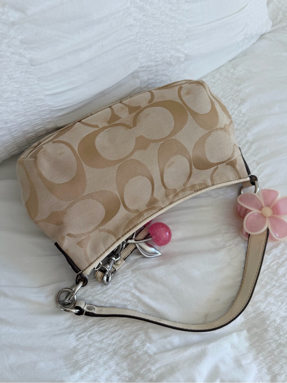 Vinatge  Coach Demi Cream & White Canvas Shoulder Bag - Picture 6 of 10